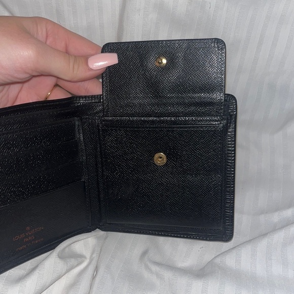 ♌️ SALE 🖤 Louis Vuitton Epi Leather Bifold Wallet - Picture 6 of 13